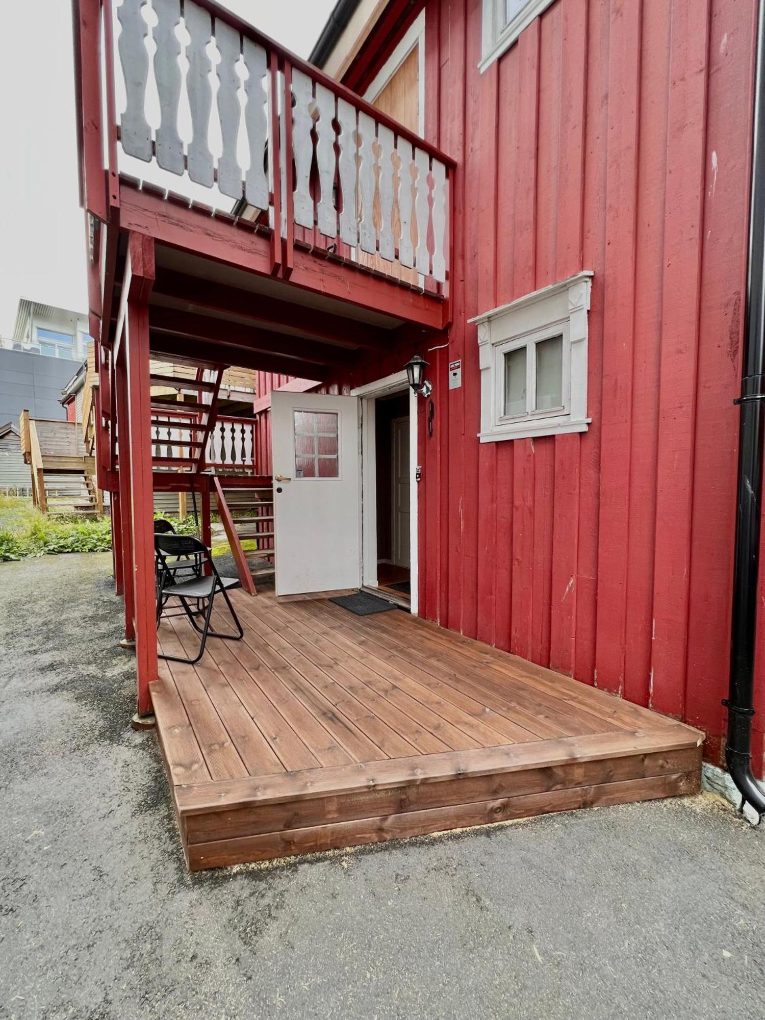 Arctic Homes - Red Polar House ทรอมโซ ภายนอก รูปภาพ