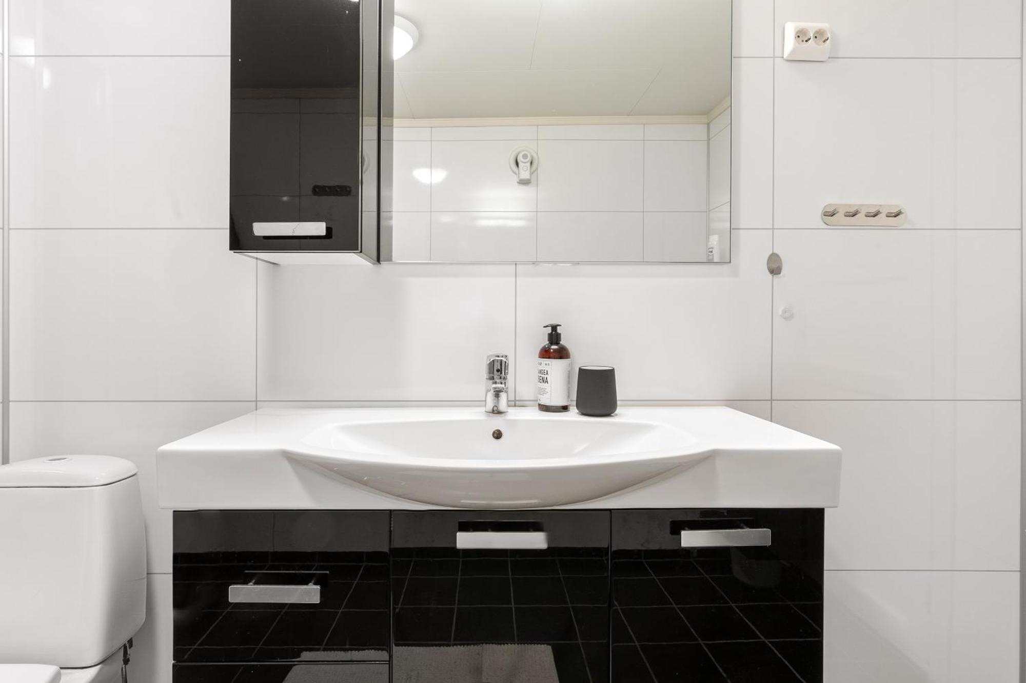 Arctic Homes - Red Polar House ทรอมโซ ภายนอก รูปภาพ